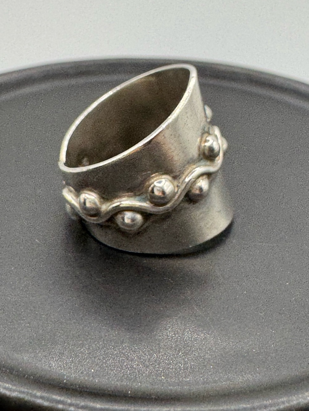 Vintage Sterling Silver Wavy Bead Wide Band Ring Size 8 - Picture 11 of 12